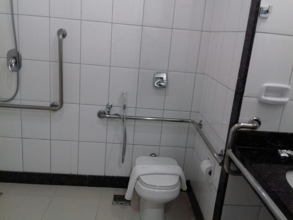 Pratti Hotel Linhares Esterno foto